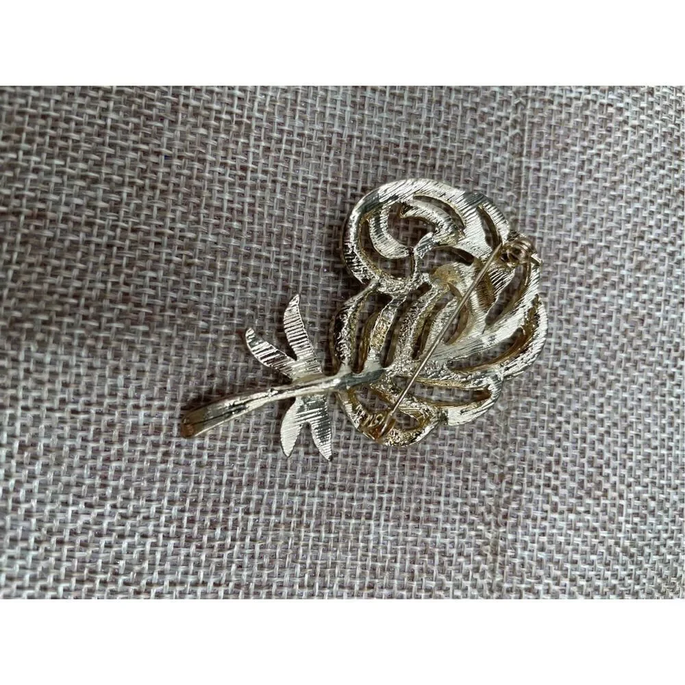 Vintage Bundle of 4 Broaches Pins Goldtone Stamped